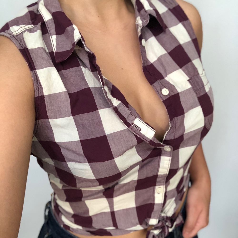 👾H&M Sleeveless Tied Top